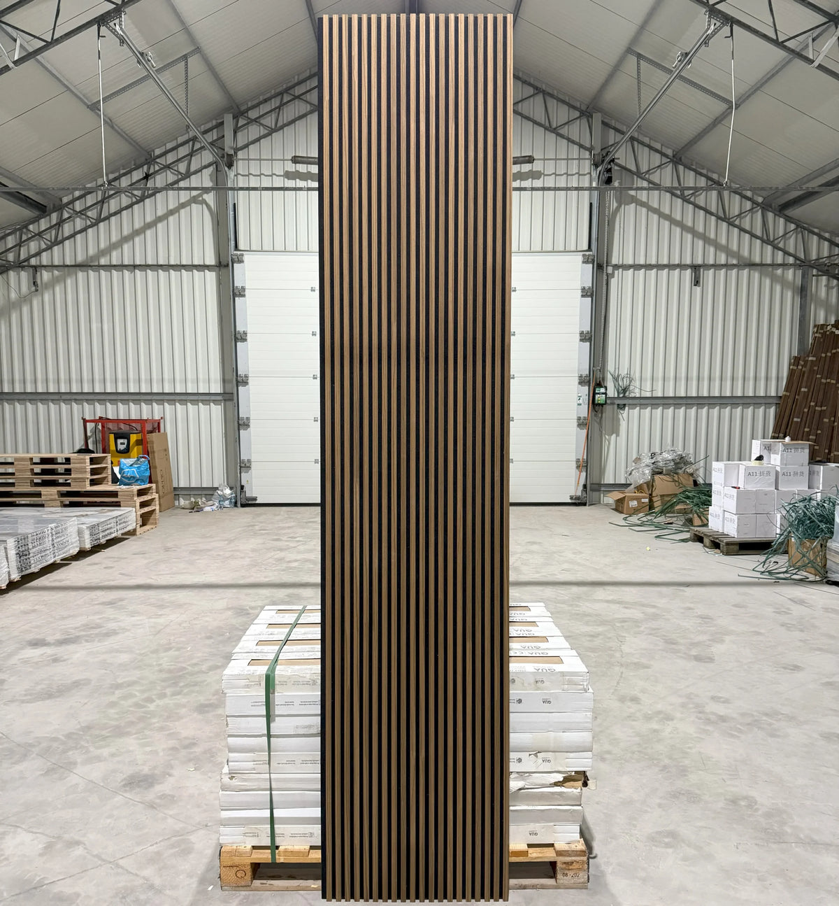 Akoestische wandpaneel | 60×270 cm | smoke oak | 17 mm latten