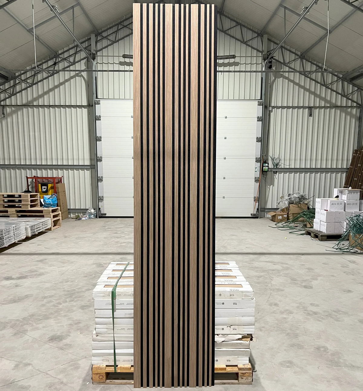 Akoestische wandpaneel | 60×270 cm | walnut | gevarieerde latten