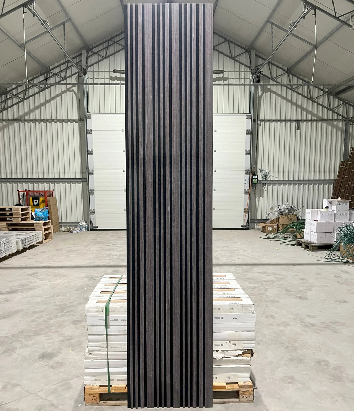 Akoestische wandpaneel | 60×270 cm | w.oak | gevarieerde latten
