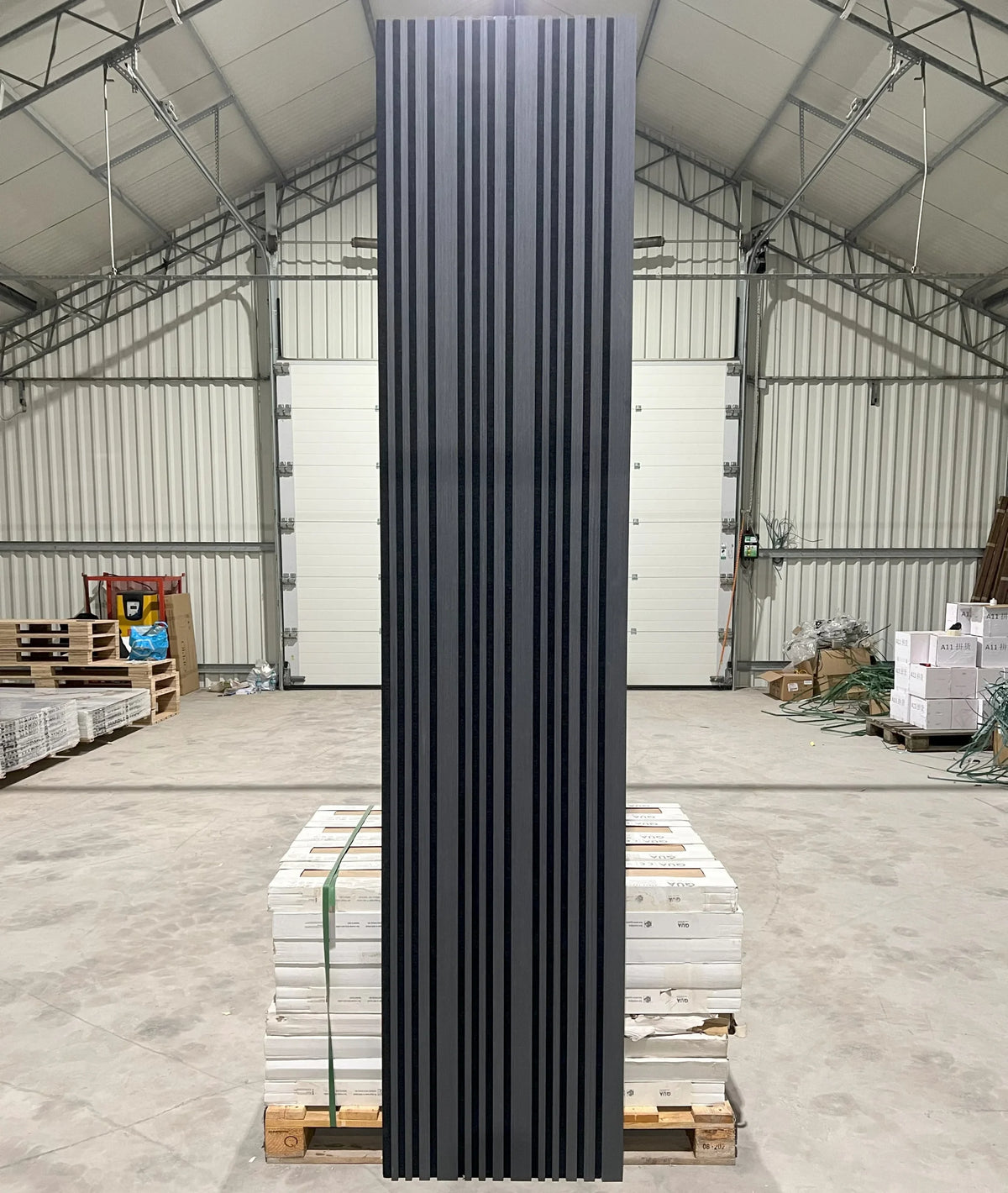 Akoestische wandpaneel | 60×270 cm | black oak | gevarieerde latten
