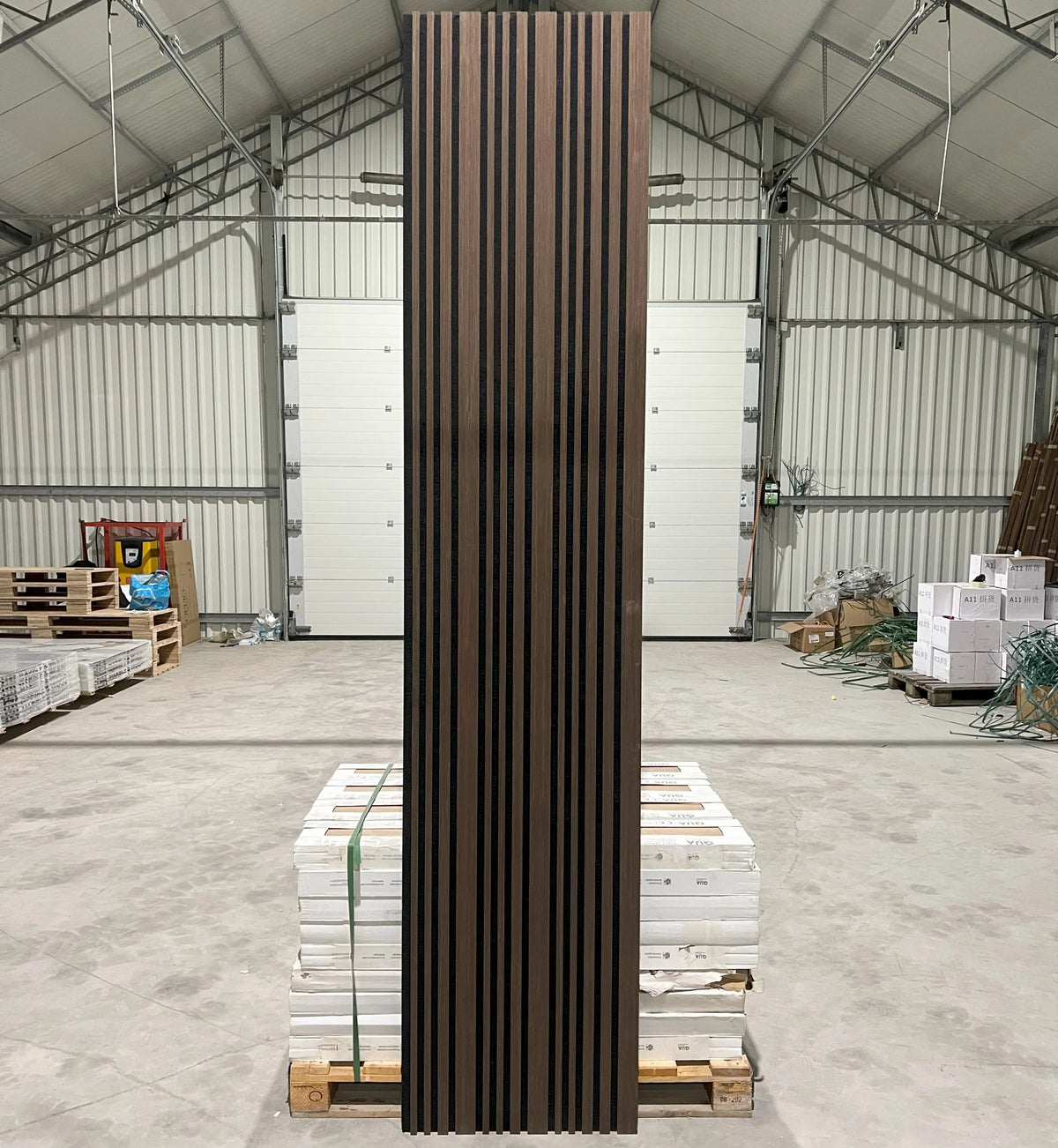 Akoestische wandpaneel | 60×270 cm | walnut jk | gevarieerde latten