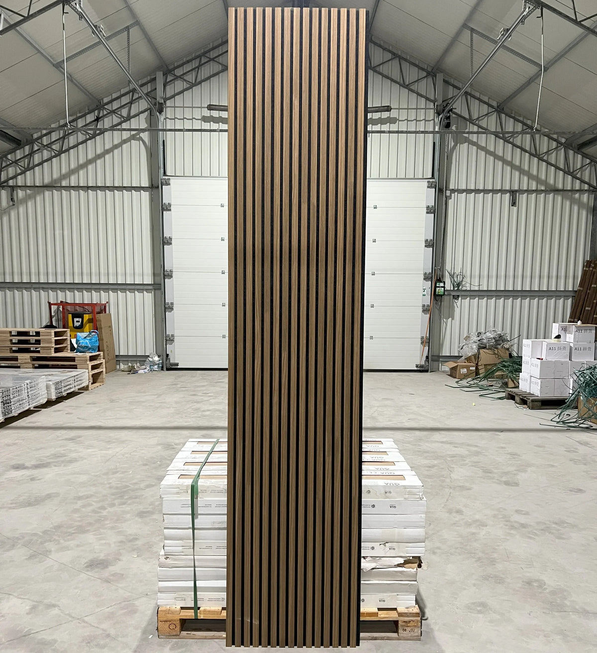 Akoestische wandpaneel | 60×270 cm | smoke oak | 27 mm latten