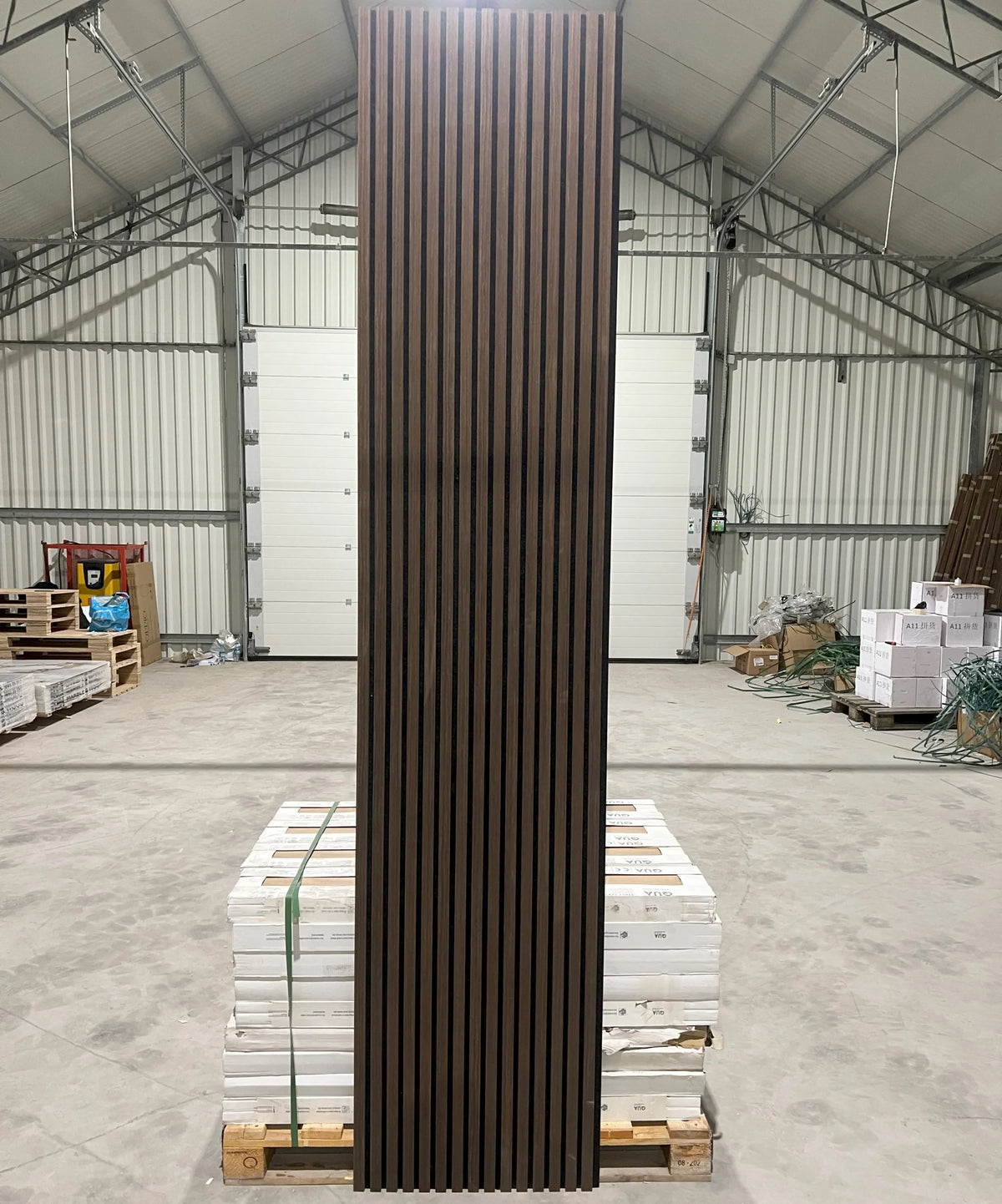 Akoestische wandpaneel | 60×270 cm | walnut jk | 27 mm latten