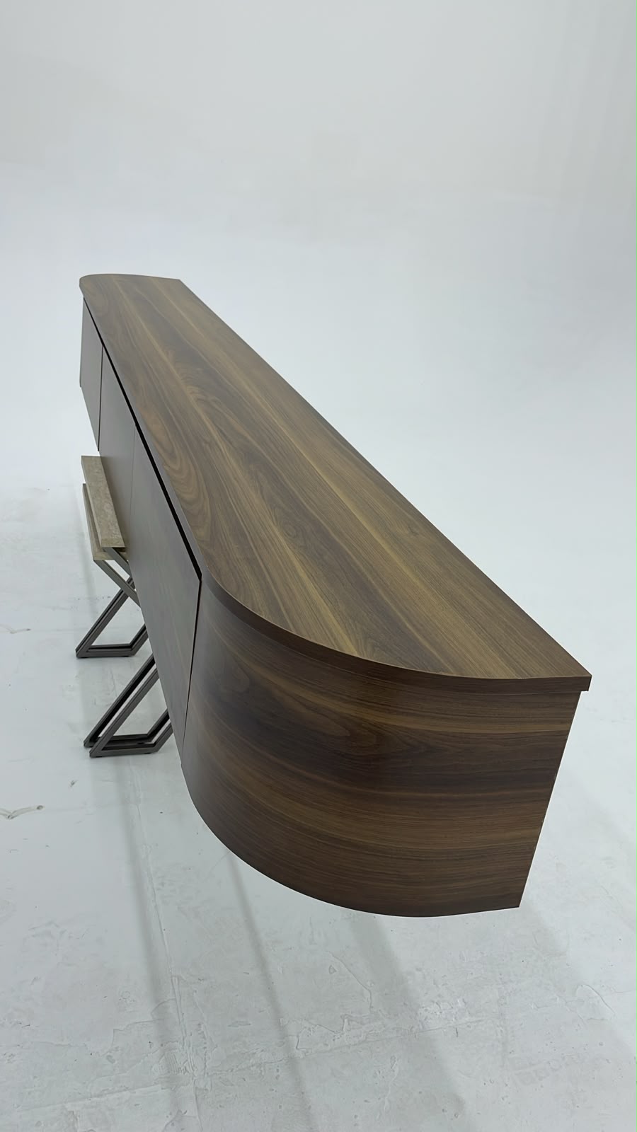 Japandi TV Meubel Licht Bruin – Floating Curved Cabinet – Volledig Gemonteerd -geintegreerde ledverlichting met afstandsbediening