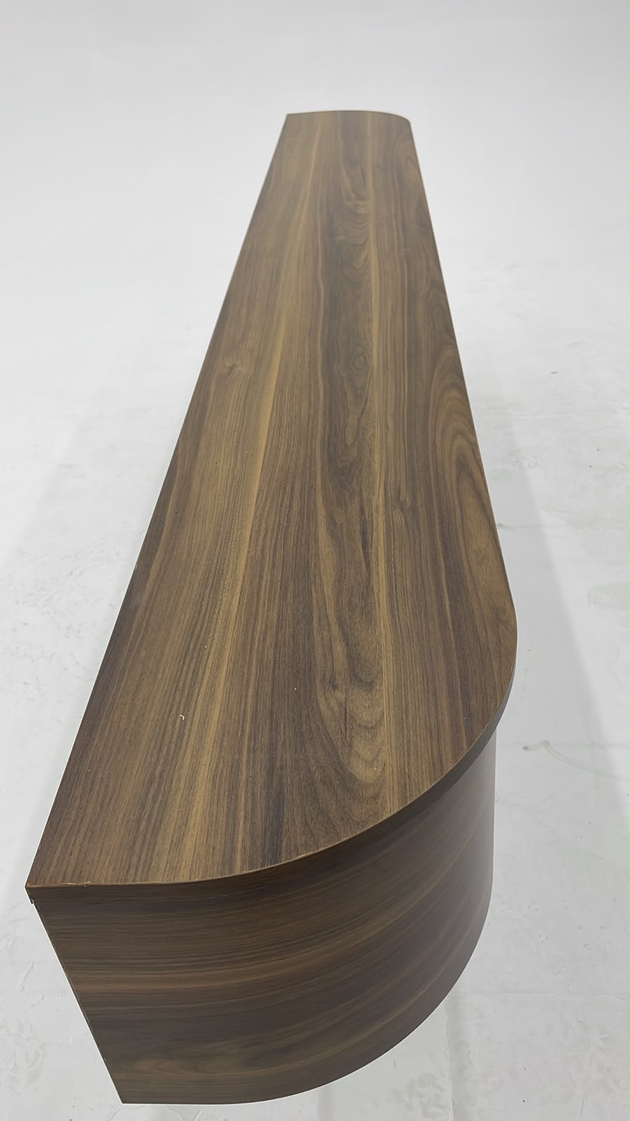 Japandi TV Meubel Licht Bruin – Floating Curved Cabinet – Volledig Gemonteerd -geintegreerde ledverlichting met afstandsbediening