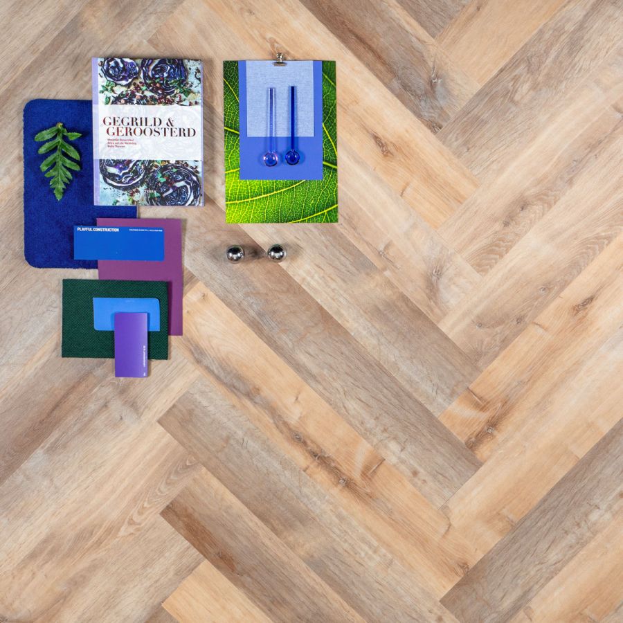 OTIUM Oase Herringbone/Visgraat PVC plak (dryback)