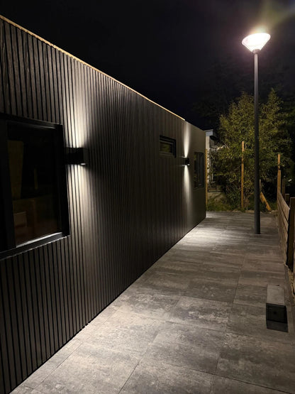 €28 Per Stuk - BLACK - Zwarte strepen - Gevelbekleding – Composiet | 290 x 22 cm | Gevel | Tuin